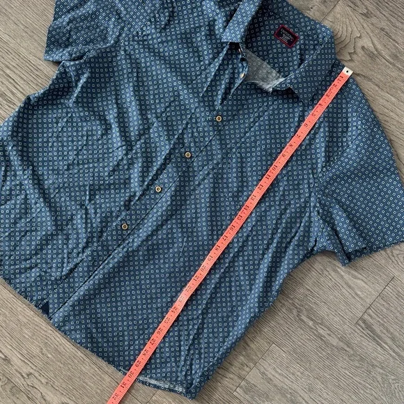 🌼UNTUCKit🌼 Blue Geometric Button Down Shirt, Size XXL - Picture 3 of 7